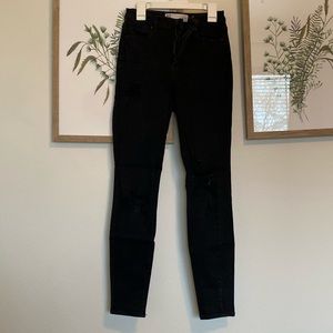 Black ripped skinny jeans